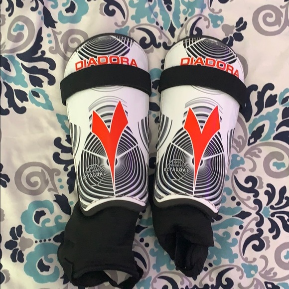 Shin pads - Picture 1 of 2